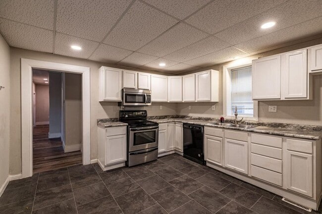 Foto del edificio - 3 bed/1 bath Close to Emplify Hospital