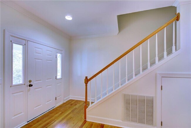 Building Photo - 112 Newfield St