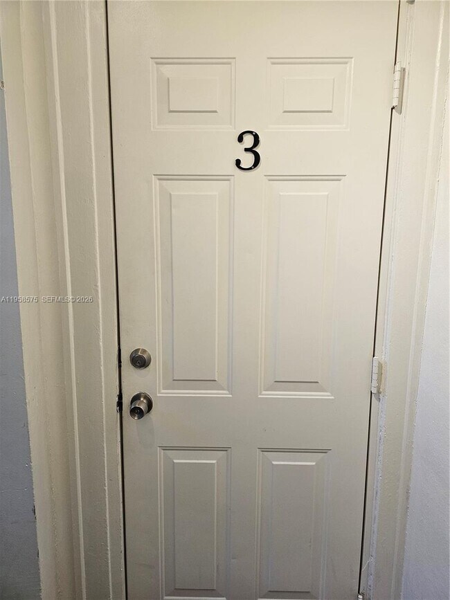 Building Photo - 622 15th St