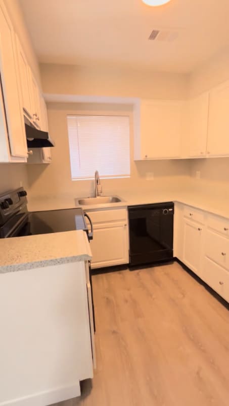 Building Photo - 5573 E 70th Ave