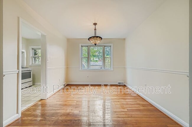 Building Photo - 1333 Cedarcroft Rd