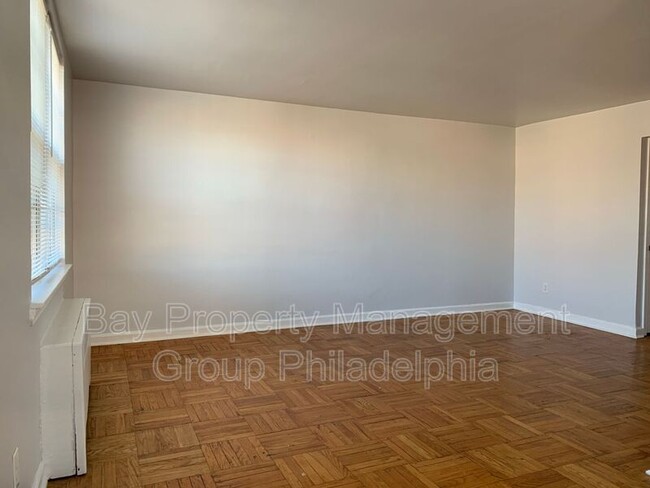 Foto del edificio - 8006 Rodney St