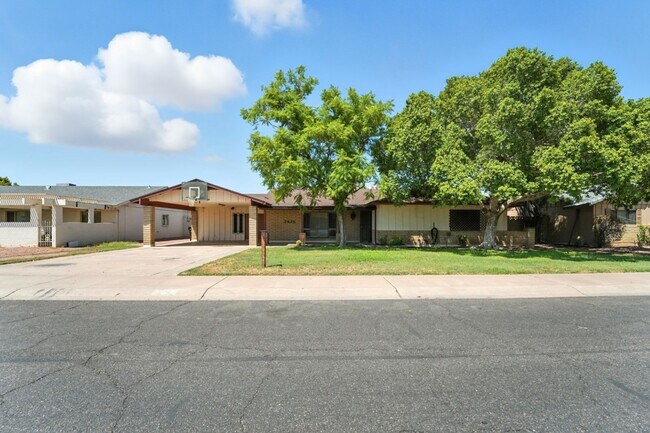 Building Photo - Inviting 3-bedroom, 2-bathroom home in the...