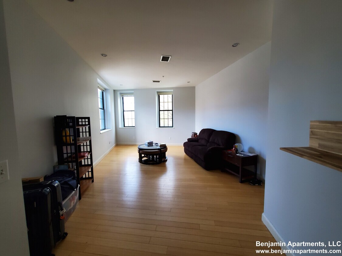 Primary Photo - 490 Harrison Ave