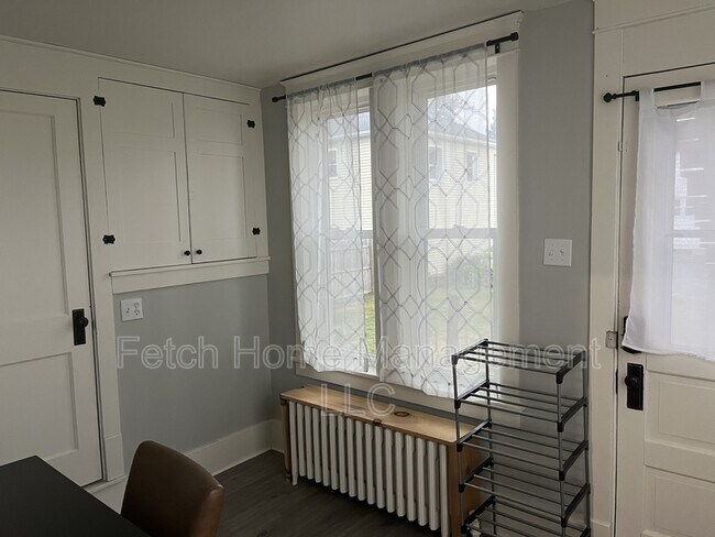 Foto del edificio - 836 W Main St