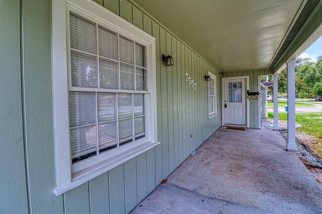 Foto del edificio - 7557 Meadowview Dr