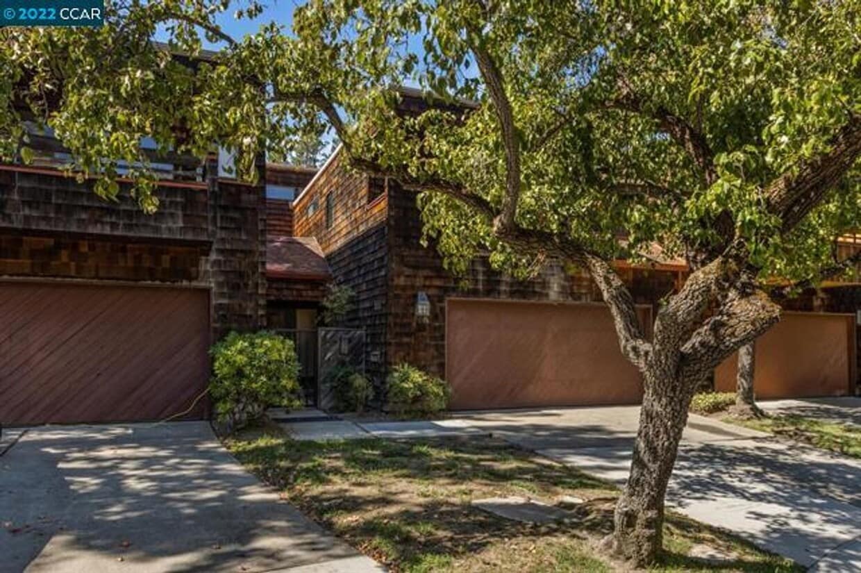 Light, Bright, Spacious Townhome in Summit... - Light, Bright, Spacious Townhome in Summit...