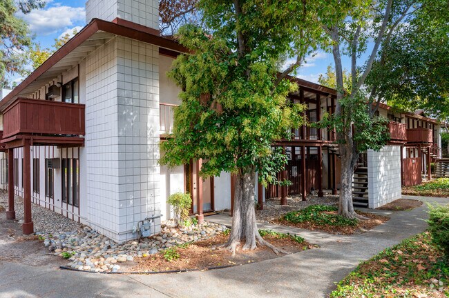 330 Golf Rd Building - 330 Golf Club Rd