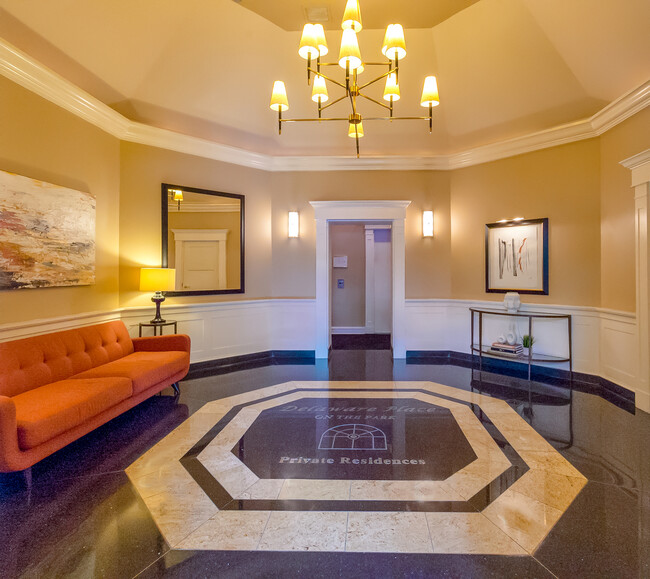Foto del edificio - 33 W Delaware Pl