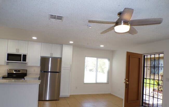 Foto del edificio - 6633 Stonepine Ln