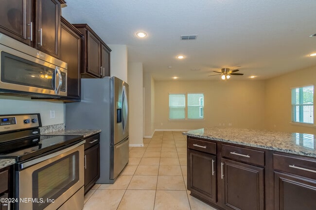 Building Photo - 615 Drysdale Dr