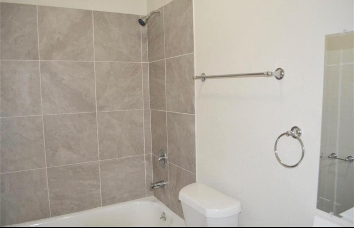 Primary Photo - 7913 Woodlyn Rd