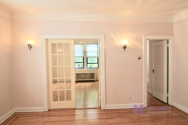 Foto del edificio - 32-36-36 42nd St