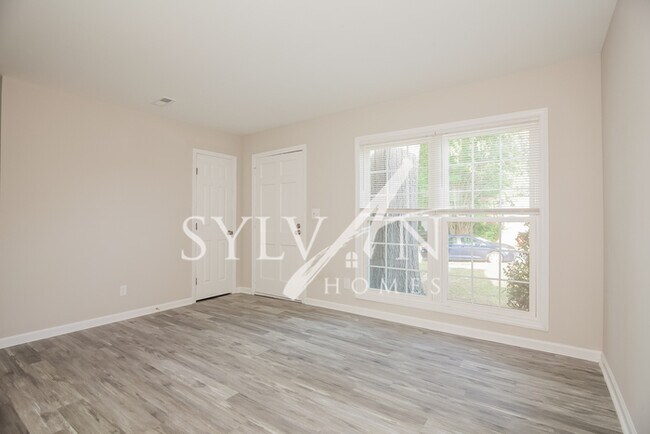Foto del edificio - The living is easy in this 3 bedroom, 1 ba...