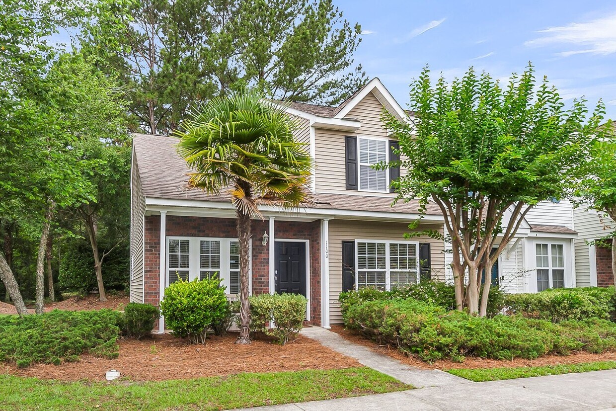 Foto principal - Spacious Townhome Prime Location!