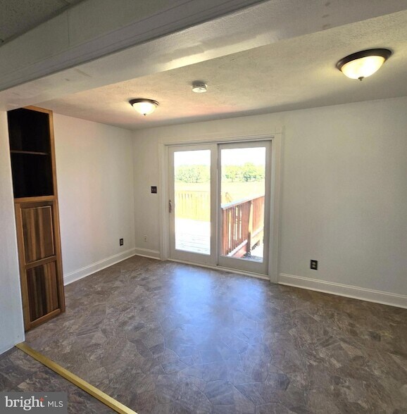 Foto del edificio - 8293 Leetown Rd