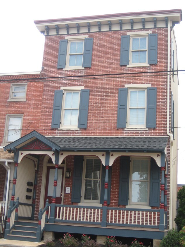 Foto principal - 711 N Washington St