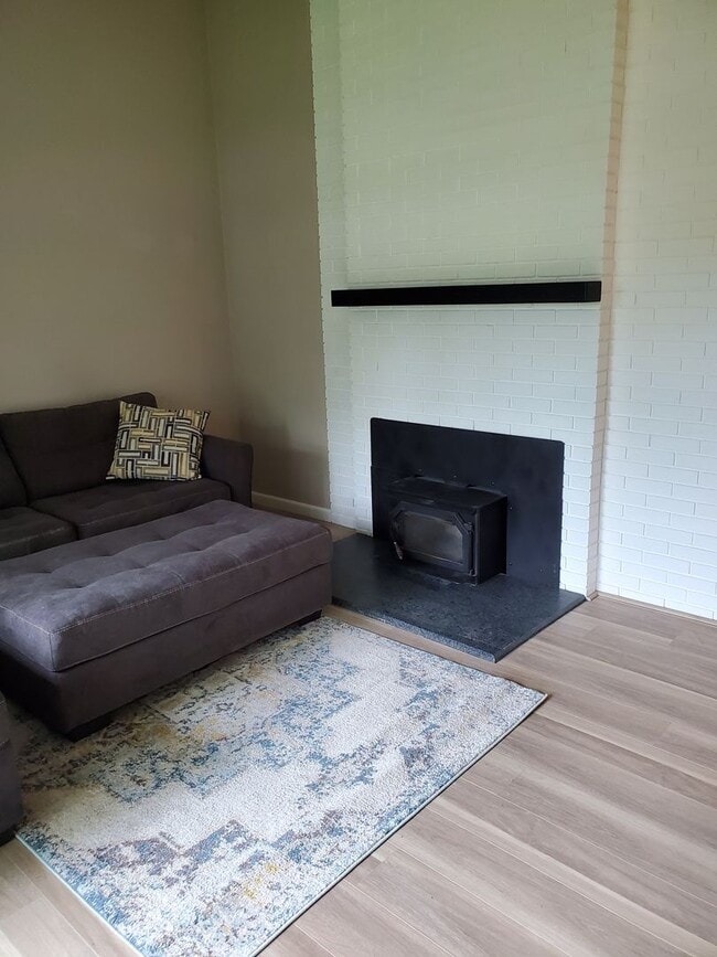 Building Photo - Modern Upgraded 3 bedroom Rambler