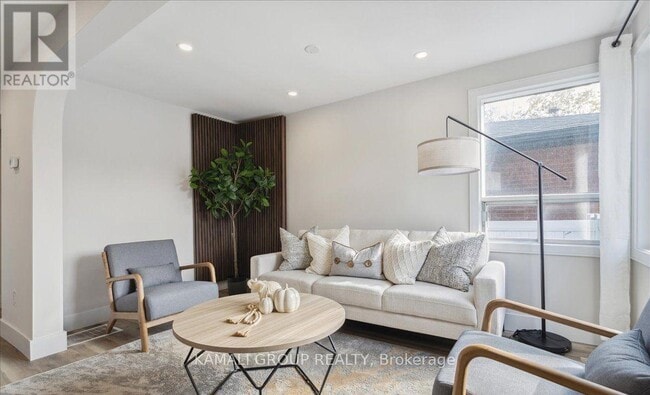 Building Photo - 2027 Brampton St