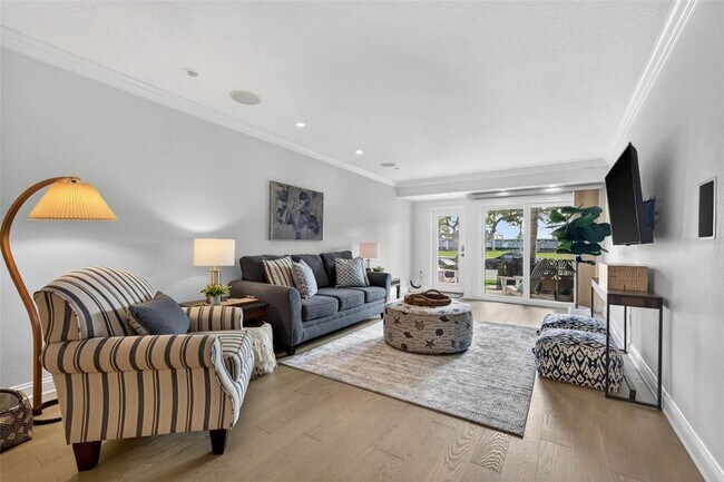 Foto del edificio - 922 N Shore Dr NE