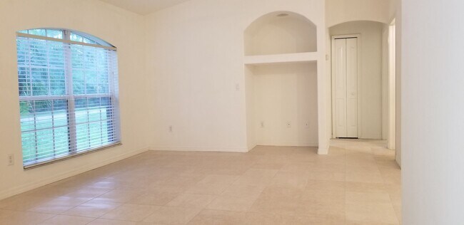 Building Photo - Super 3 Bedroom / I-75 / NEW PRICE