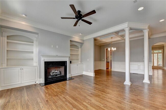 Foto del edificio - 350 Mystic Ridge Ln