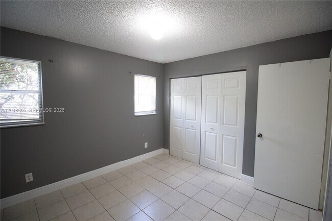 Foto del edificio - 825 SW 10th St