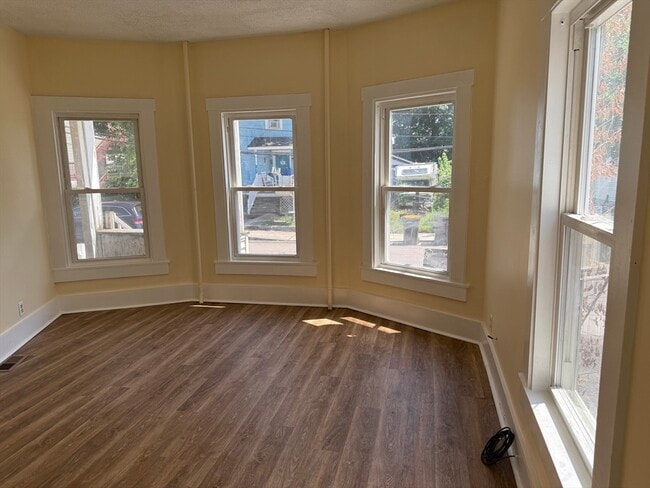 Building Photo - 124 Kendall St