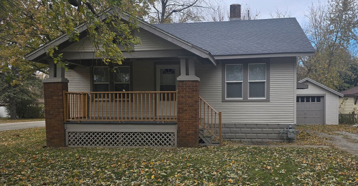 Foto principal - 1590 W. Waggoner-- 2 bed, 1 bath