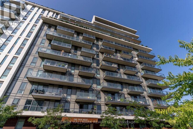 Building Photo - 260 Sackville St
