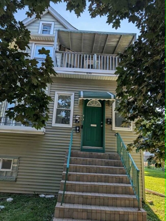 Building Photo - 636 S 13th Ave