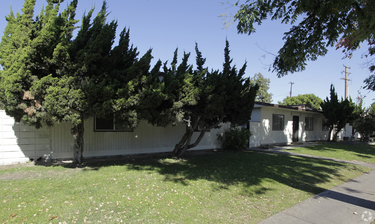 Building Photo - 3411 W Orange Ave
