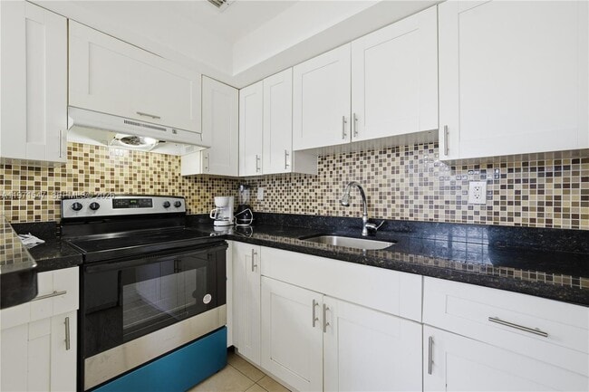 Building Photo - 1731 NW 26th Ave