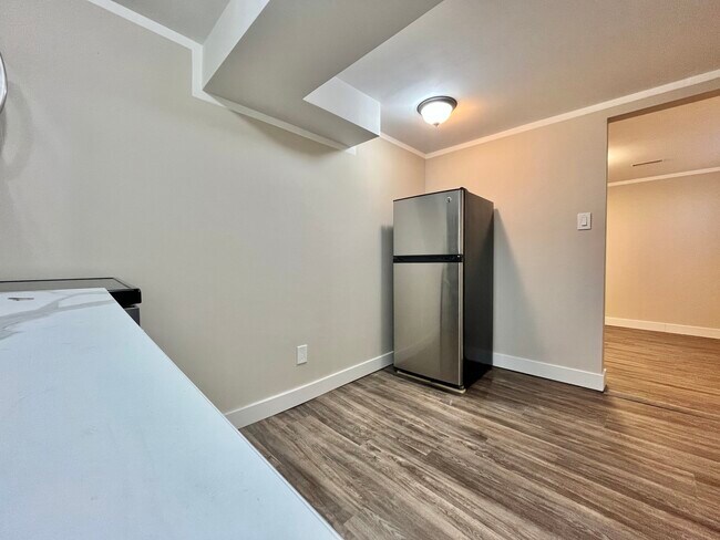 Building Photo - 1 BED - 1 BATH - Oshawa - Finished Basement