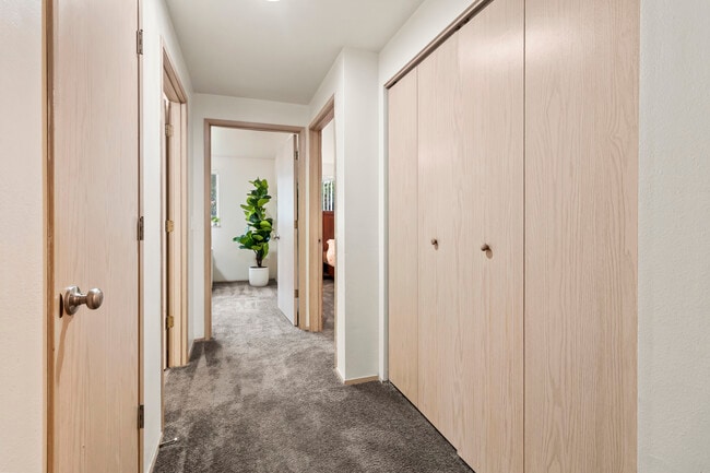 Foto del edificio - Oak Meadow