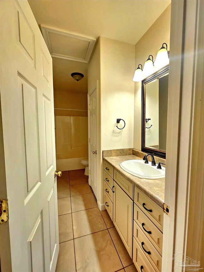 Building Photo - 6148 The Oaks Ln