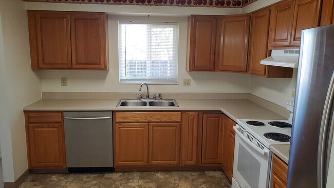 Foto del edificio - N/E Home on Cul-de-sac, 4 Bed, 3 bath, 2 c...
