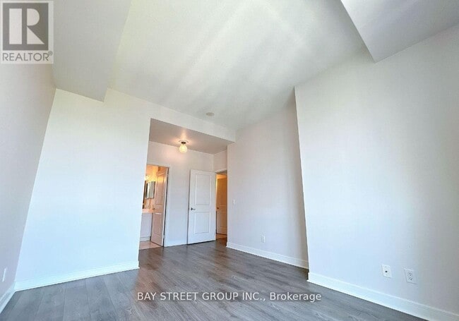 Building Photo - 35 Bales Ave