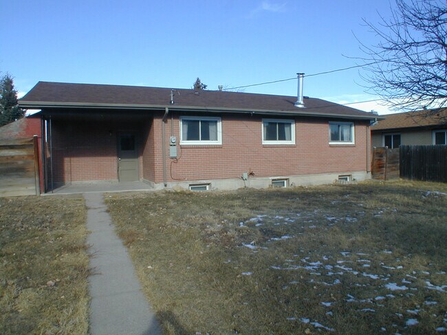 Building Photo - House For Lease