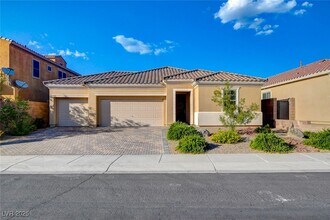 Building Photo - 484 Punto Vallata Dr