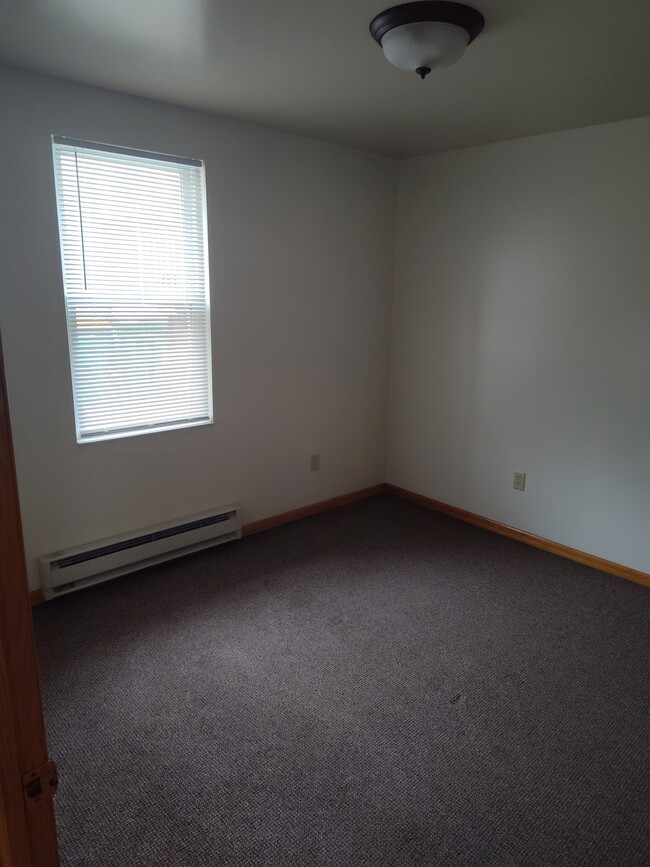 Building Photo - 605 Bremer St