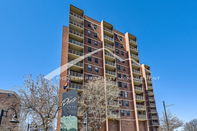 Foto del edificio - Spacious Apartment with Patio and Central AC
