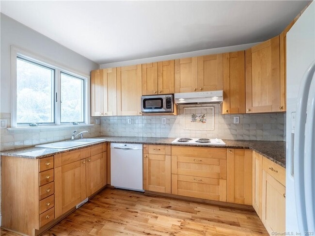 Foto del edificio - 8 Maplewood Terrace