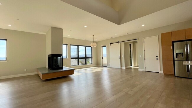 Foto del edificio - Exceptional New Construction Single-Level 4 Bedroom SLO View Home with Roof Deck