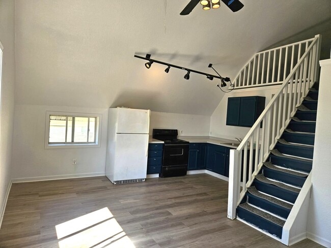 Building Photo - 107 Esterly St