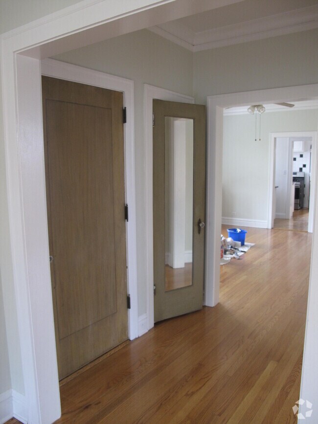 Building Photo - 4827 Elm St