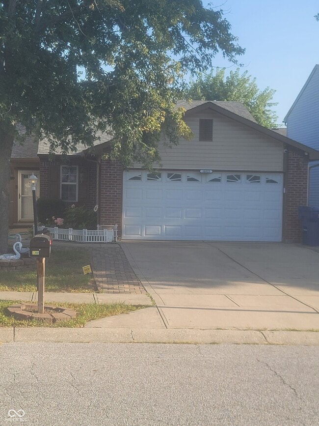 Building Photo - 10322 Draycott Ave