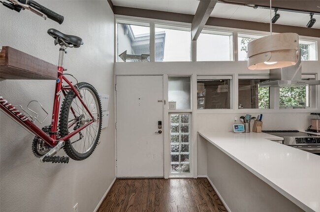 Foto del edificio - 5222 Memorial Drive Unit 5222