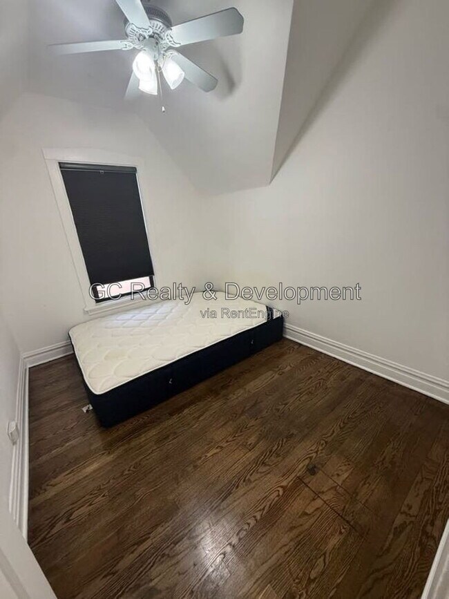 Foto del edificio - 5709 W Dakin St