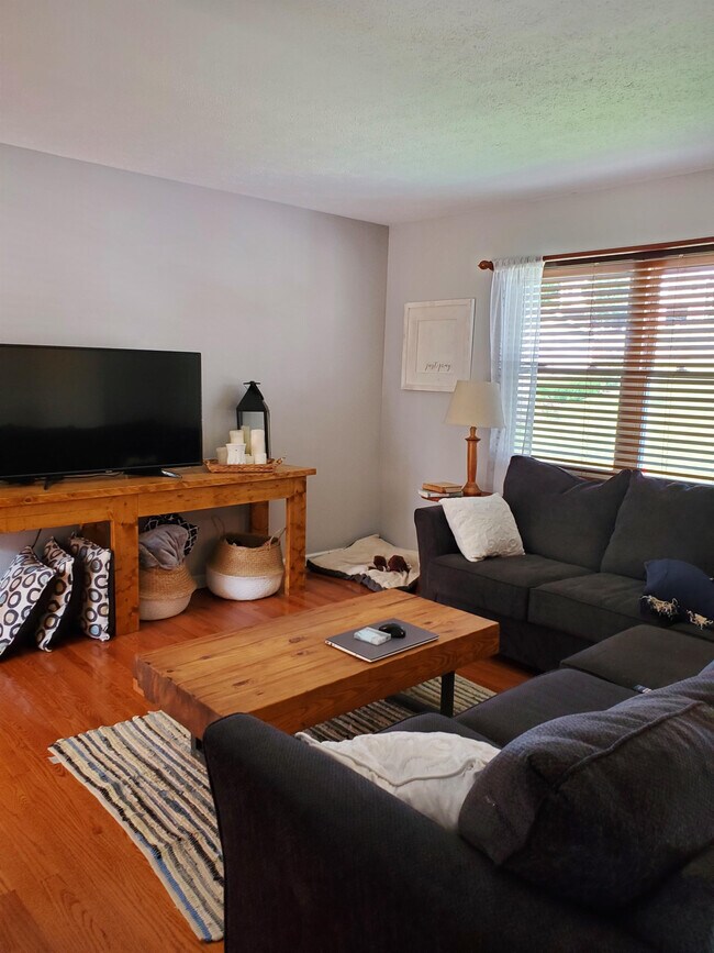 Building Photo - 141 Timberlake Cir